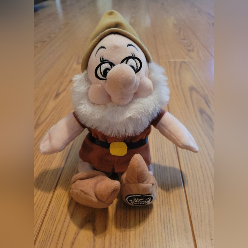 Disney Parks Snow White and the Seven Dwarfs Doc Plush Stuffed Doll 10” NWT